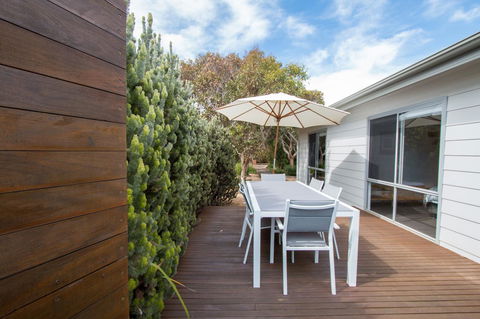 Coorong Waterfront Retreat - Accommodation Port Macquarie 16