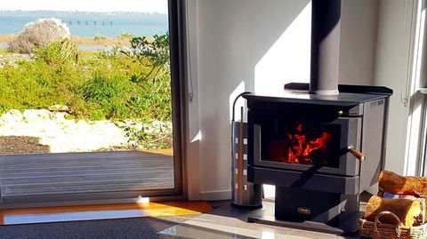 Coorong Waterfront Retreat - Accommodation Port Macquarie 1