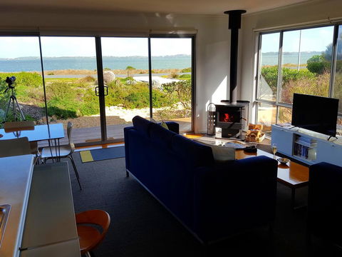 Coorong Waterfront Retreat - Accommodation Port Macquarie 0