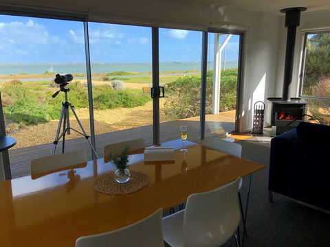 Coorong Waterfront Retreat - Accommodation Port Macquarie 7