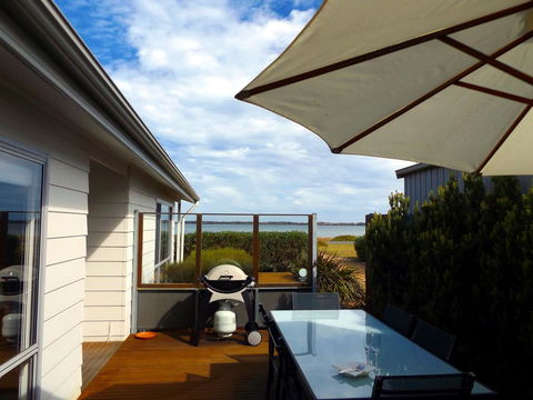 Coorong Waterfront Retreat - Accommodation Port Macquarie 17