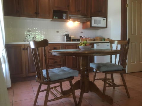 Wine And Roses Bed And Breakfast - Accommodation Port Macquarie 2