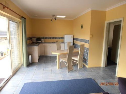 Esplanade Apartments At West Beach - Accommodation Port Macquarie 6