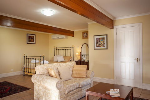 Angaston Saleyards Luxury Accommodation - Accommodation Port Macquarie 19