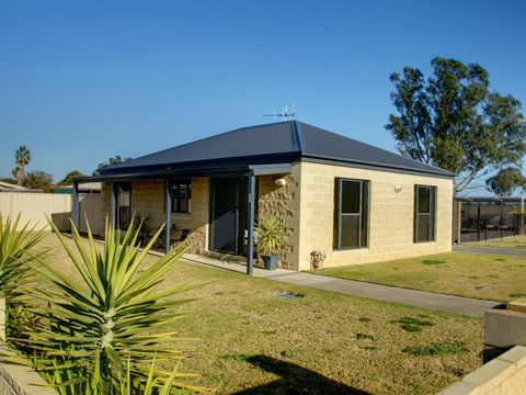 DBJ Holiday Units - Accommodation Port Macquarie 0