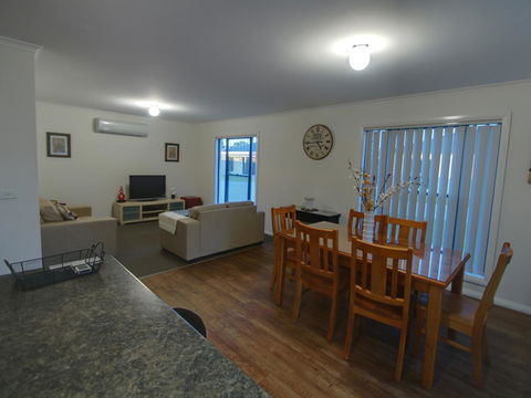 DBJ Holiday Units - Accommodation Port Macquarie 3