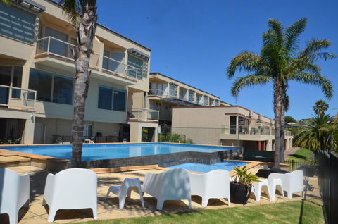 The Bluff Resort Apartments - Accommodation Port Macquarie 0