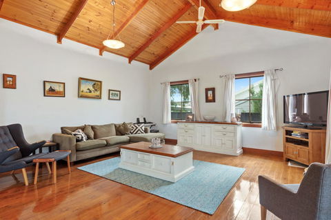 The Log Cabin - 47 Jetty Road - Accommodation Port Macquarie 4