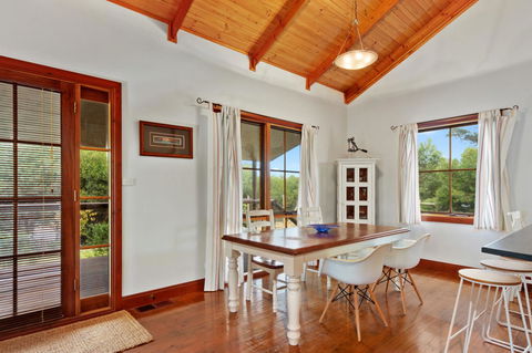 The Log Cabin - 47 Jetty Road - Accommodation Port Macquarie 5
