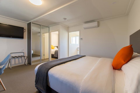 Mick O\'Sheas - Accommodation Port Macquarie 14
