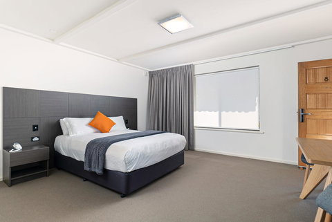 Mick O\'Sheas - Accommodation Port Macquarie 4