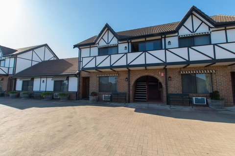 Mick O\'Sheas - Accommodation Port Macquarie 36