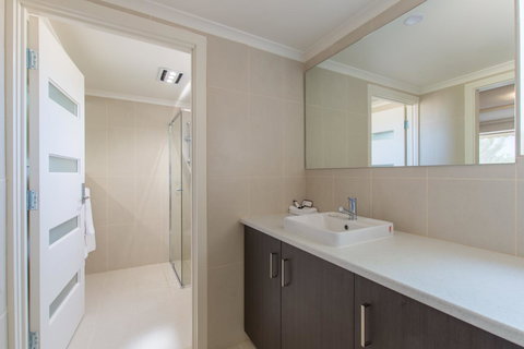 Mick O\'Sheas - Accommodation Port Macquarie 28