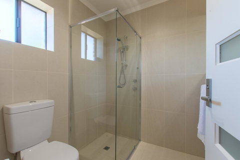 Mick O\'Sheas - Accommodation Port Macquarie 24