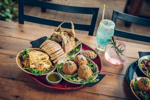 Mick O\'Sheas - Accommodation Port Macquarie 10