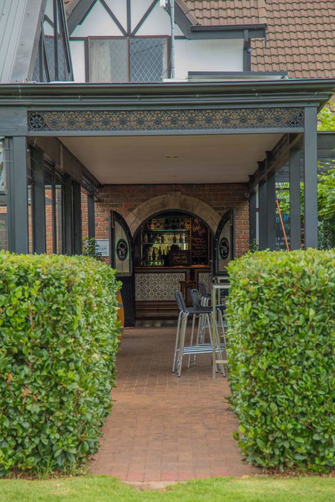 Mick O\'Sheas - Accommodation Port Macquarie 40