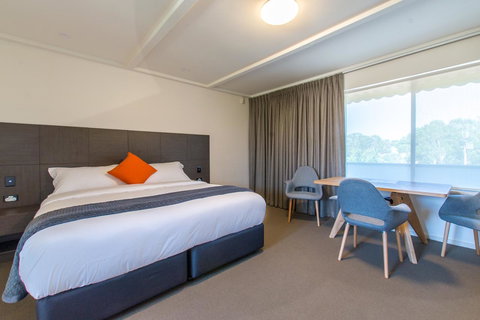 Mick O\'Sheas - Accommodation Port Macquarie 16