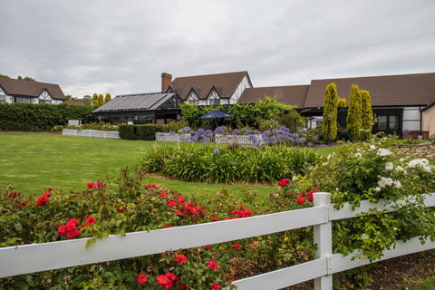 Mick O\'Sheas - Accommodation Port Macquarie 31