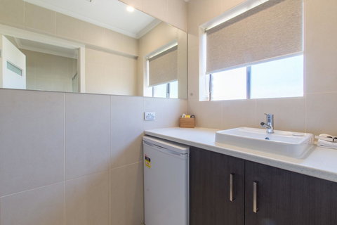 Mick O\'Sheas - Accommodation Port Macquarie 26