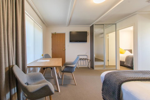 Mick O\'Sheas - Accommodation Port Macquarie 5