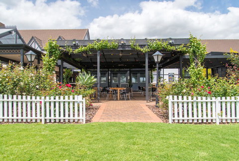 Mick O\'Sheas - Accommodation Port Macquarie 39