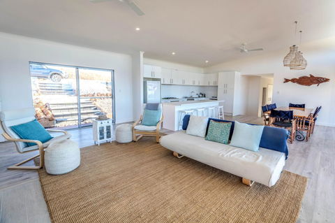Middle River Beach House, Western House - Accommodation Port Macquarie 6