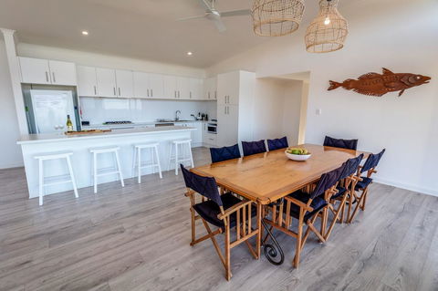 Middle River Beach House, Western House - Accommodation Port Macquarie 4