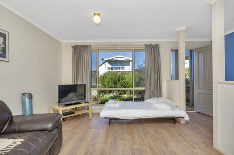 The Lighthouse - Port Willunga - C21 SouthCoast Holidays - Accommodation Port Macquarie 9