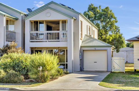 The Lighthouse - Port Willunga - C21 SouthCoast Holidays - Accommodation Port Macquarie 0