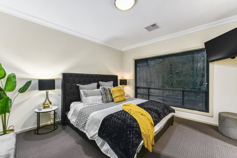 Accommodation On Lansell 2 - Accommodation Port Macquarie 1