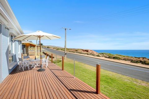 Salomon Sea Haus - Sellicks Beach - C21 SouthCoast Holidays - Accommodation Port Macquarie 0