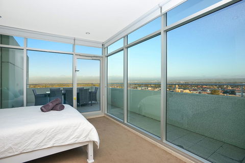 Glenelg Skyline Penthouse - Accommodation Port Macquarie 13