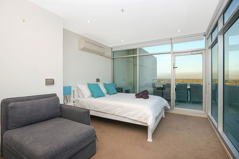 Glenelg Skyline Penthouse - Accommodation Port Macquarie 36