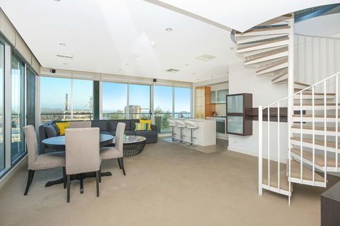 Glenelg Skyline Penthouse - Accommodation Port Macquarie 40