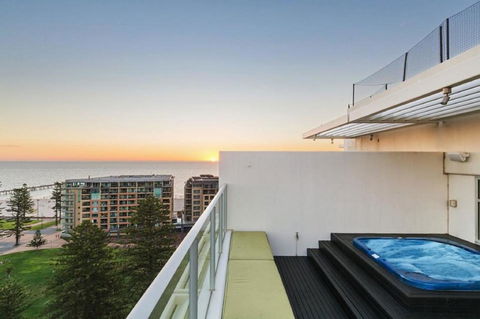 Glenelg Skyline Penthouse - Accommodation Port Macquarie 27