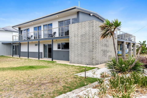 Esplanade Escape - Accommodation Port Macquarie 32