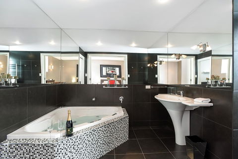 Esplanade Escape - Accommodation Port Macquarie 34