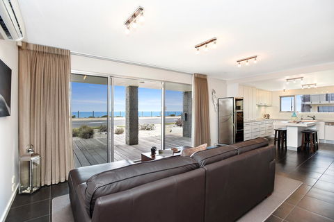 Esplanade Escape - Accommodation Port Macquarie 1