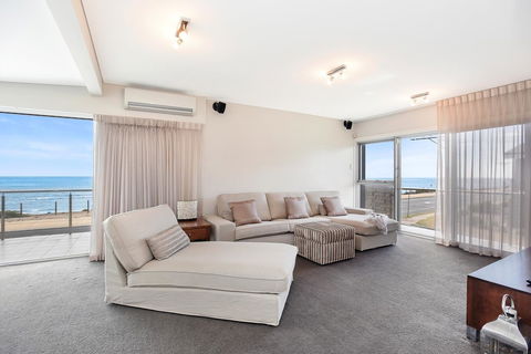 Esplanade Escape - Accommodation Port Macquarie 17
