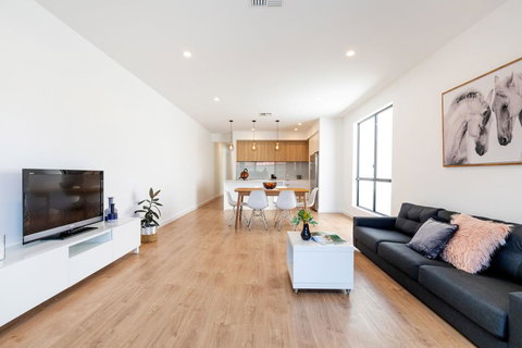 Brand New Affordable Luxury 3 Bedroom 3 Bathrooms House Close To Adelaide City, Chinatown, Beach, Adelaide Airport - Accommodation Port Macquarie 5