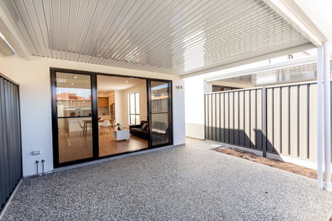 Brand New Affordable Luxury 3 Bedroom 3 Bathrooms House Close To Adelaide City, Chinatown, Beach, Adelaide Airport - Accommodation Port Macquarie 3