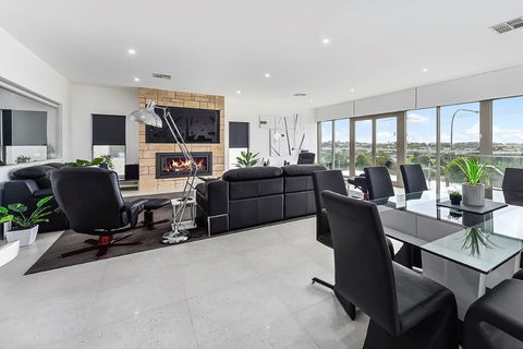 KENNEDY EXECUTIVE TOWNHOUSE - Accommodation Port Macquarie 19