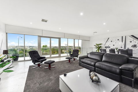 KENNEDY EXECUTIVE TOWNHOUSE - Accommodation Port Macquarie 13