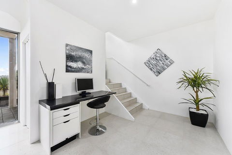 KENNEDY EXECUTIVE TOWNHOUSE - Accommodation Port Macquarie 8
