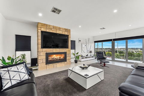 KENNEDY EXECUTIVE TOWNHOUSE - Accommodation Port Macquarie 0