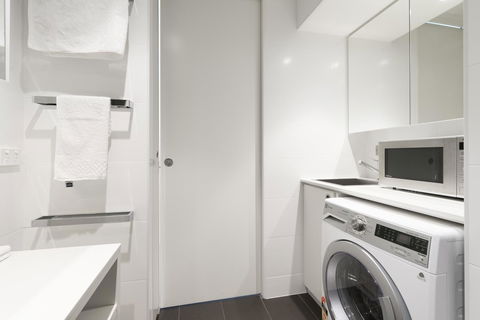 Ther-Rich Elegant 1BR Apartment In Walkerville - Accommodation Port Macquarie 25
