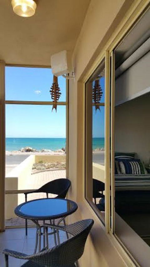 Acaill Accommodation Esplanade Living Self Check-In Self Check-Out - Accommodation Port Macquarie 18