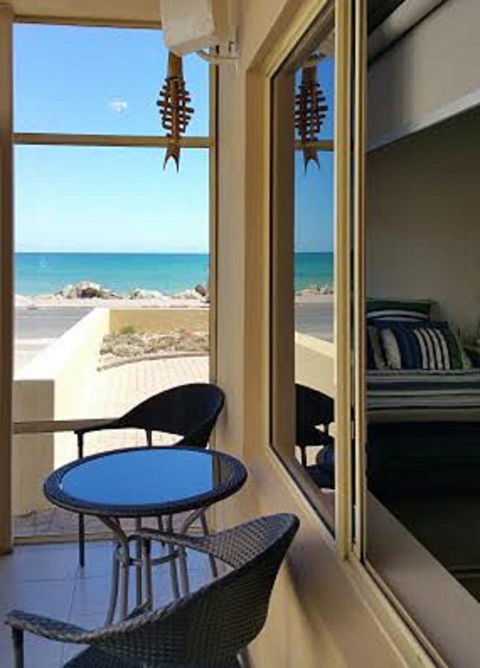 Acaill Accommodation Esplanade Living Self Check-In Self Check-Out - Accommodation Port Macquarie 38