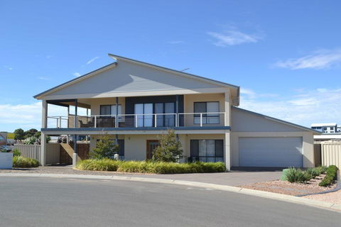 Gizmos Retreat - Accommodation Port Macquarie 0