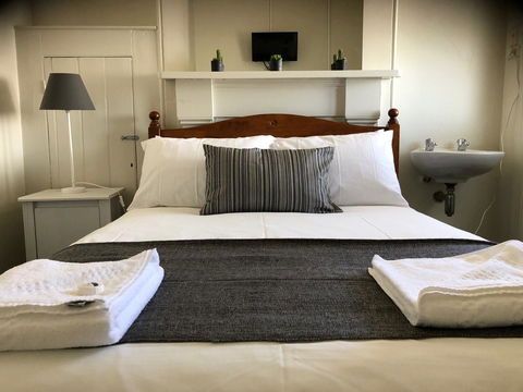 Cornwall Hotel - Accommodation Port Macquarie 0